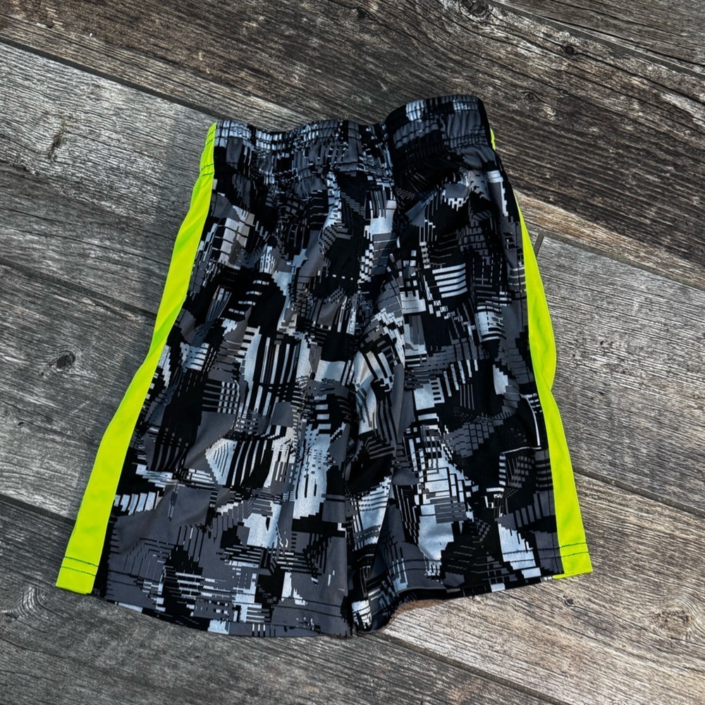 Under Armour Shorts​​​ - Picture 3 of 3